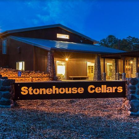 Clearlake Oaks Bed And Barrel At Stonehouse Cellars Bed & Breakfast エクステリア 写真