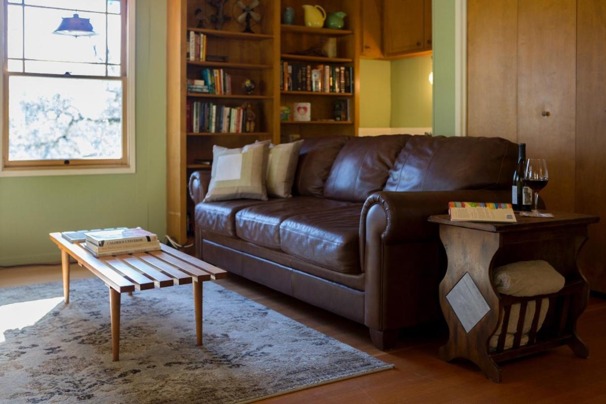 Clearlake Oaks Bed And Barrel At Stonehouse Cellars Bed & Breakfast エクステリア 写真