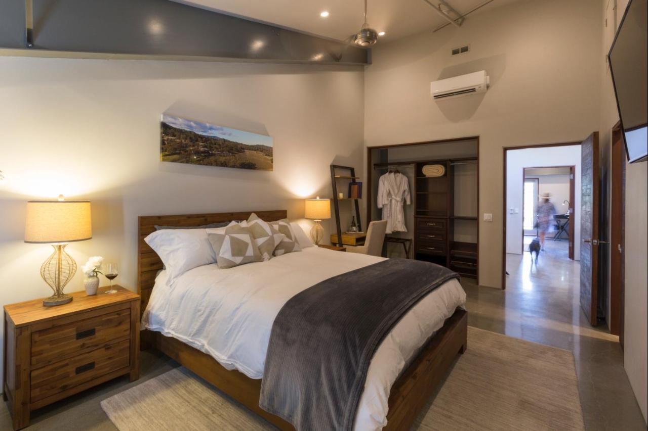 Clearlake Oaks Bed And Barrel At Stonehouse Cellars Bed & Breakfast エクステリア 写真