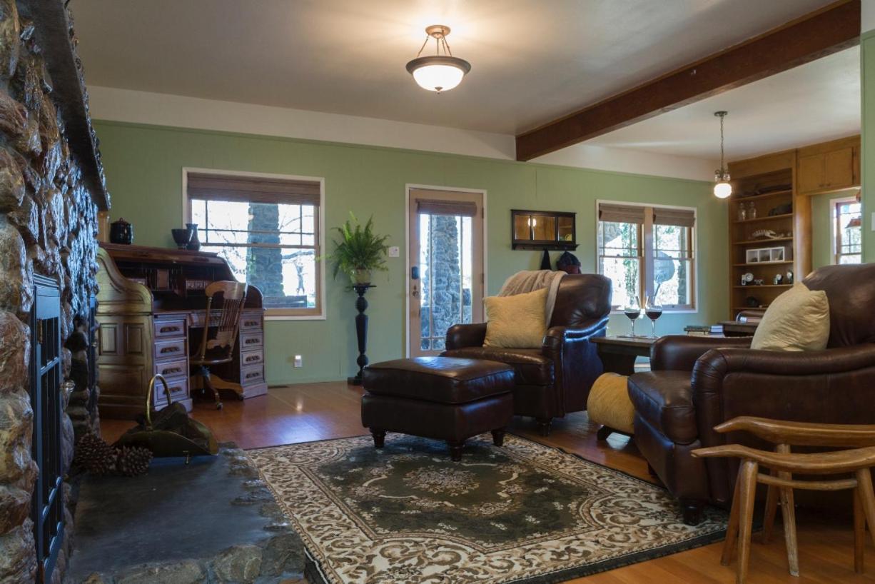 Clearlake Oaks Bed And Barrel At Stonehouse Cellars Bed & Breakfast エクステリア 写真