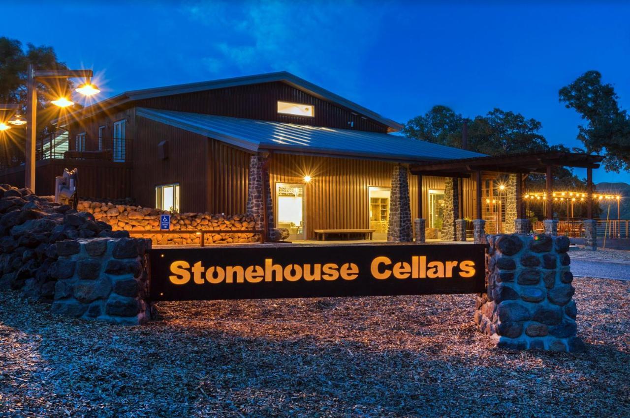 Clearlake Oaks Bed And Barrel At Stonehouse Cellars Bed & Breakfast エクステリア 写真