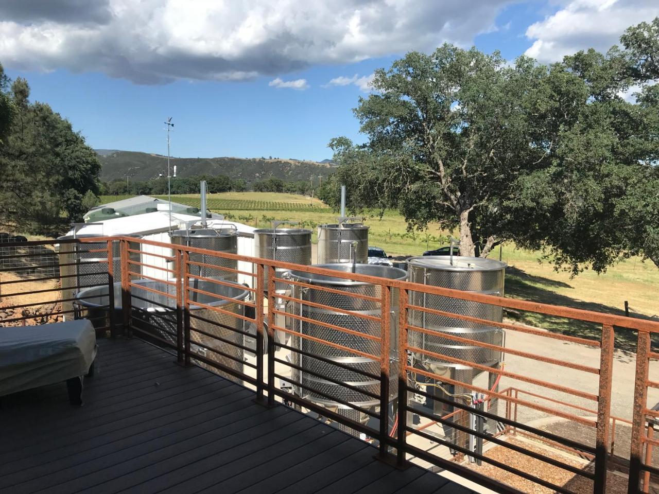 Clearlake Oaks Bed And Barrel At Stonehouse Cellars Bed & Breakfast エクステリア 写真